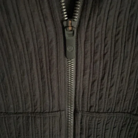 Lululemon Textured Cropped Jacket - Picture 9 of 12